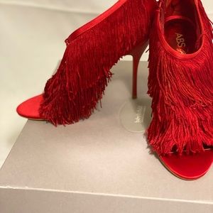Unique fringe red shoes